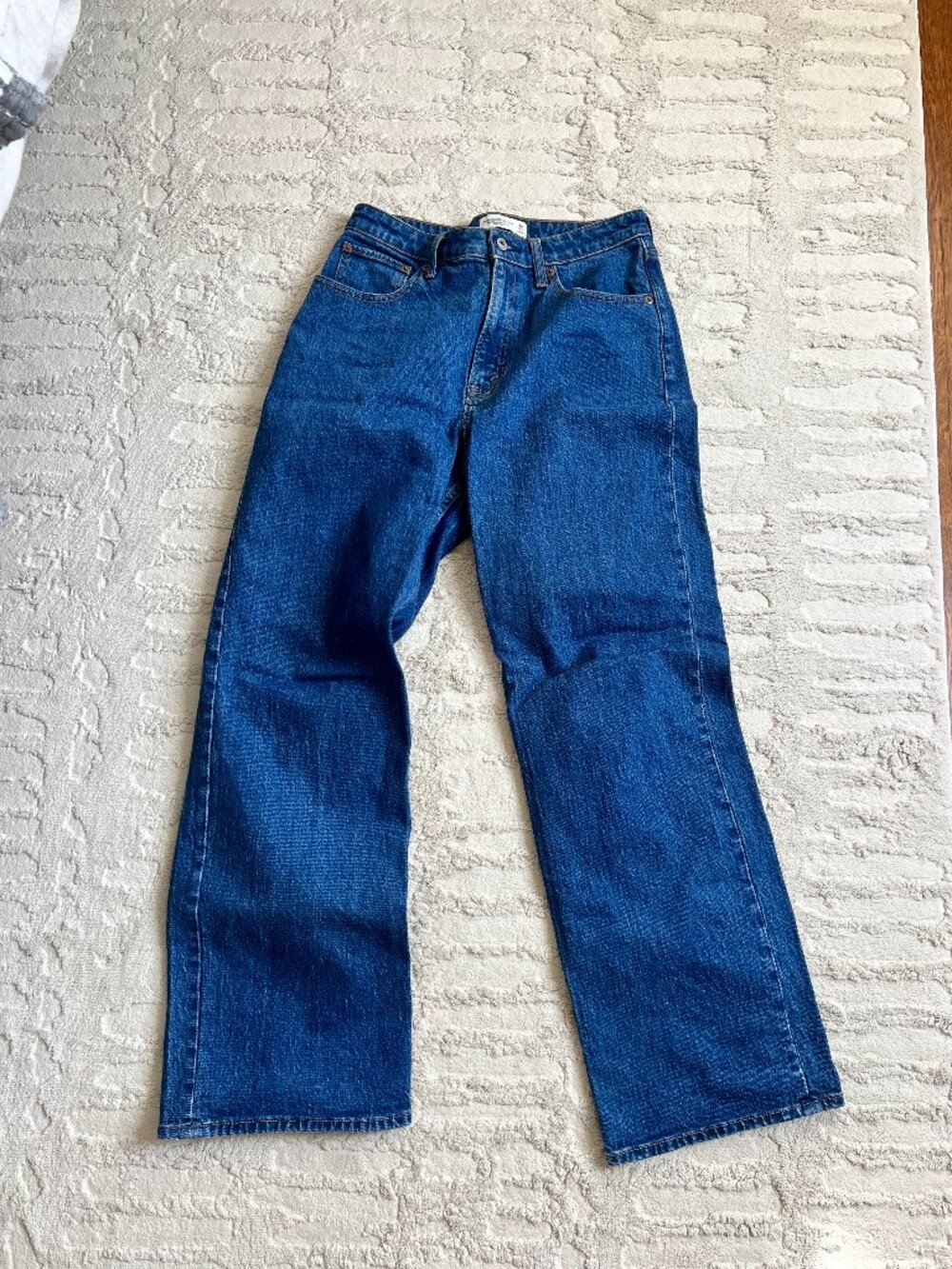 Abercrombie Cure Love 90's High-Waist Jean - Dark Wash/Rinse